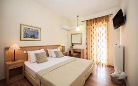 Saronis Hotel